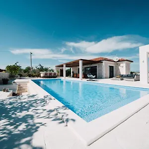 https://villa-olivetum.hotelinzadar.com